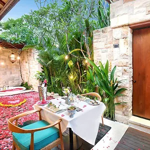 https://aksari-villa-seminyak-bali.ubudhotelsnow.com